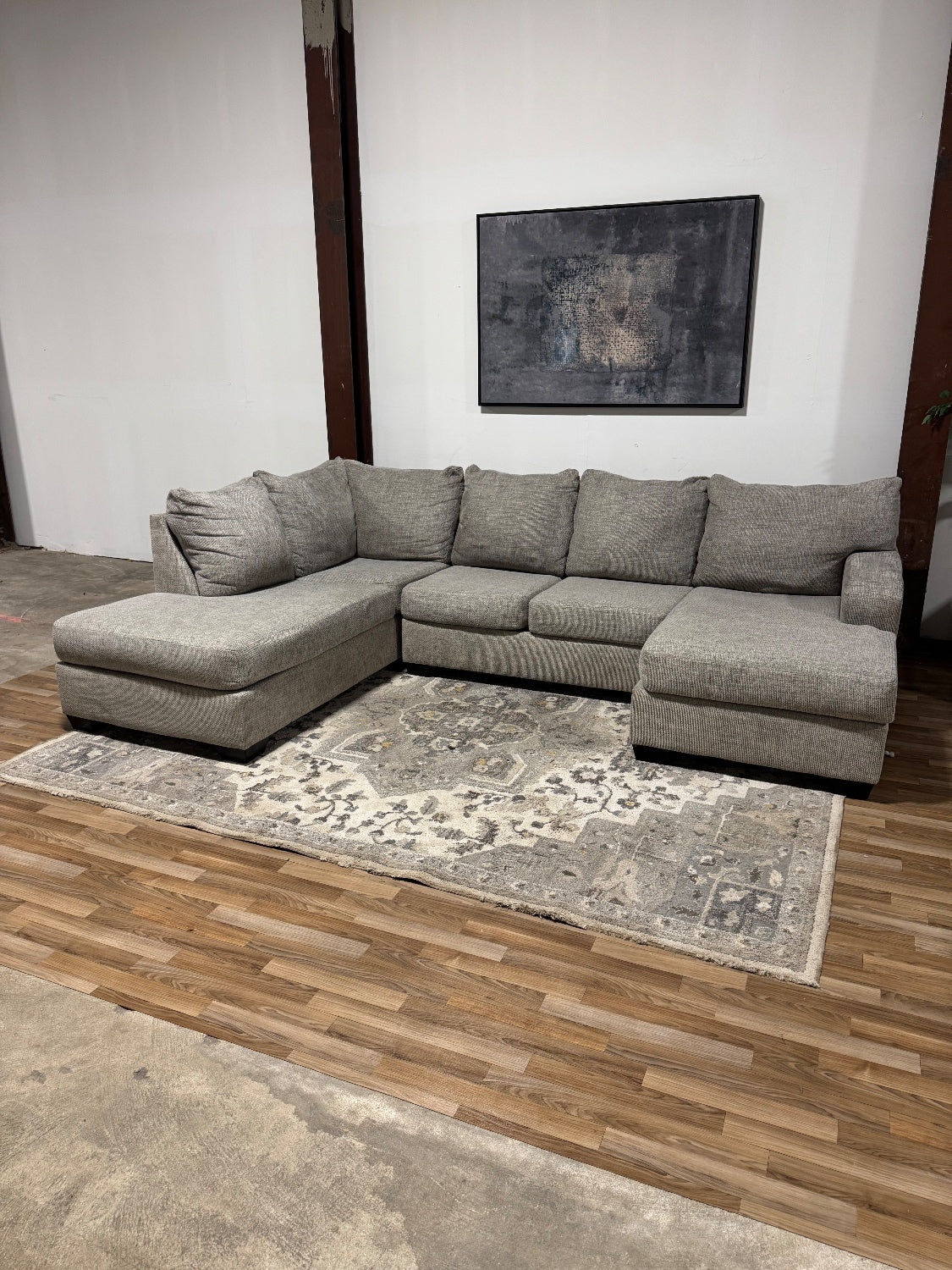 Broyhill Sectional Sofa ๐ Delivery Available