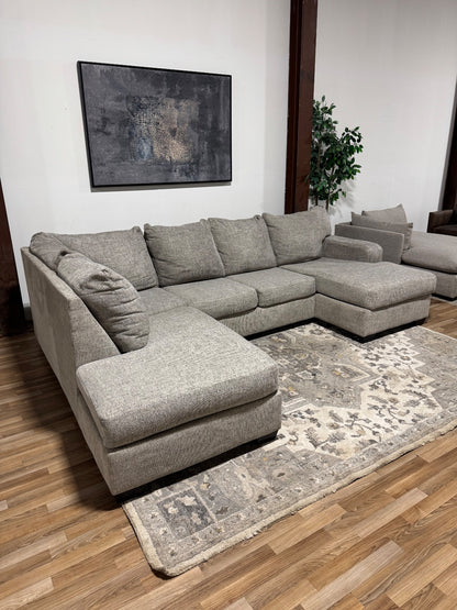 Broyhill Sectional Sofa 🚛 Delivery Available